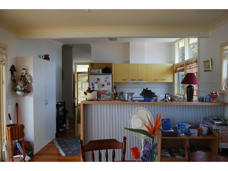 8 Robin Street, Lakes Entrance VIC 3909