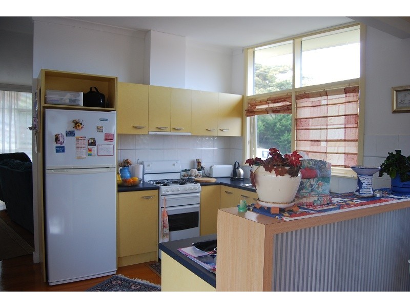 8 Robin Street, Lakes Entrance VIC 3909