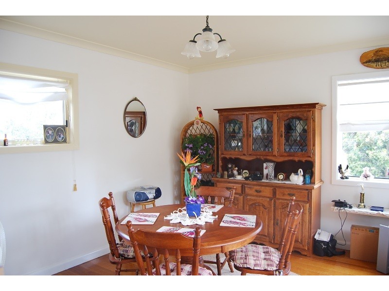 8 Robin Street, Lakes Entrance VIC 3909