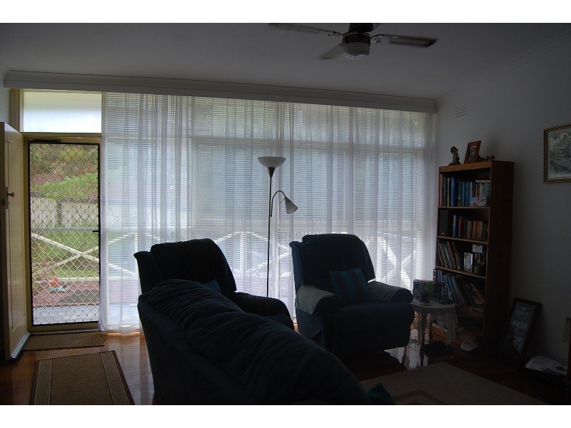 8 Robin Street, Lakes Entrance VIC 3909