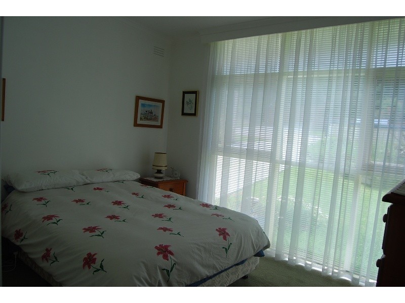 8 Robin Street, Lakes Entrance VIC 3909