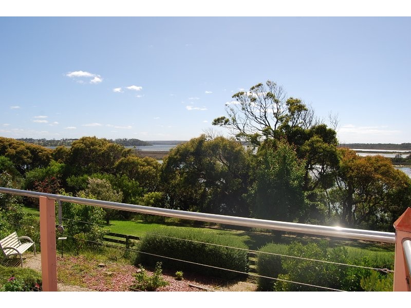 62 Lakeside Drive, Lake Tyers Beach VIC 3909