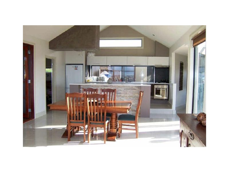 131 Albatross Road, Lakes Entrance VIC 3909