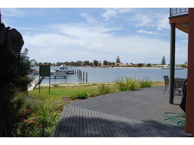 Apartment 1/12 Clara Street, Lakes Entrance VIC 3909