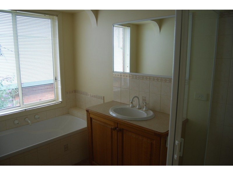 13 McCue Road, Lakes Entrance VIC 3909