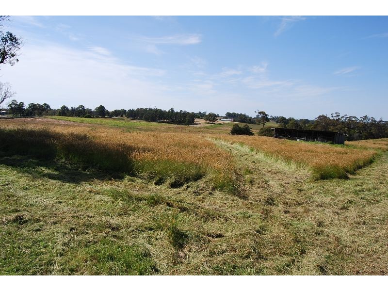 90 Robertsons Road, Kalimna West VIC 3909