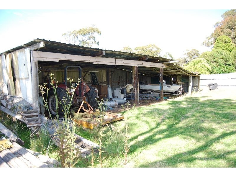 90 Robertsons Road, Kalimna West VIC 3909