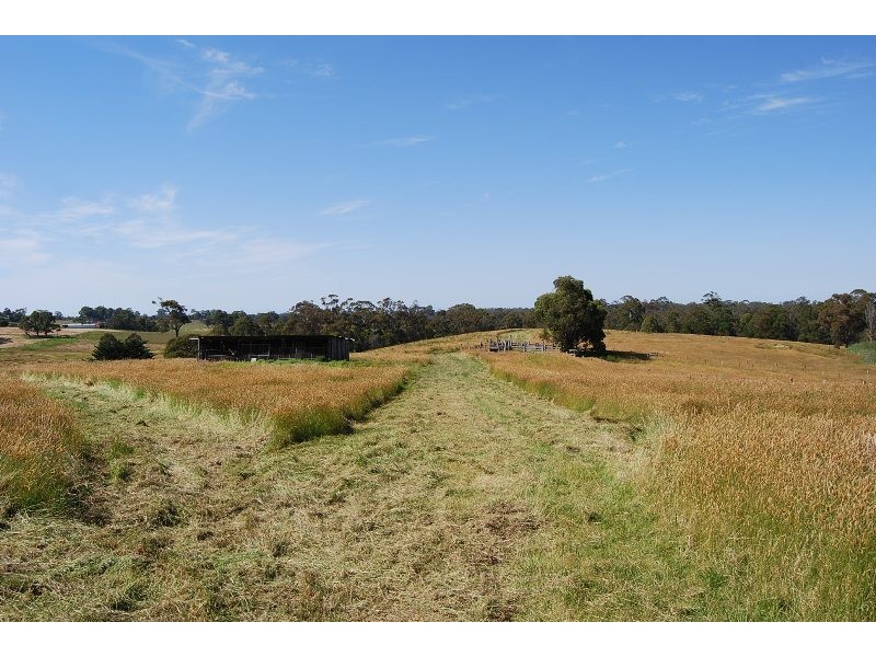 90 Robertsons Road, Kalimna West VIC 3909