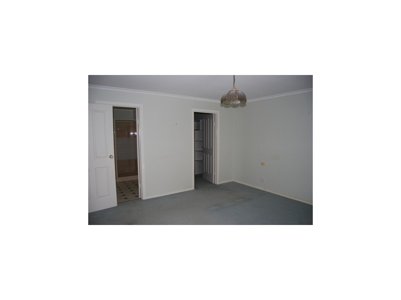 22 Rowe, Lakes Entrance VIC 3909