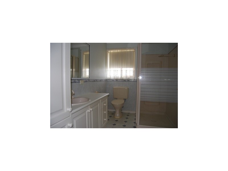 22 Rowe, Lakes Entrance VIC 3909