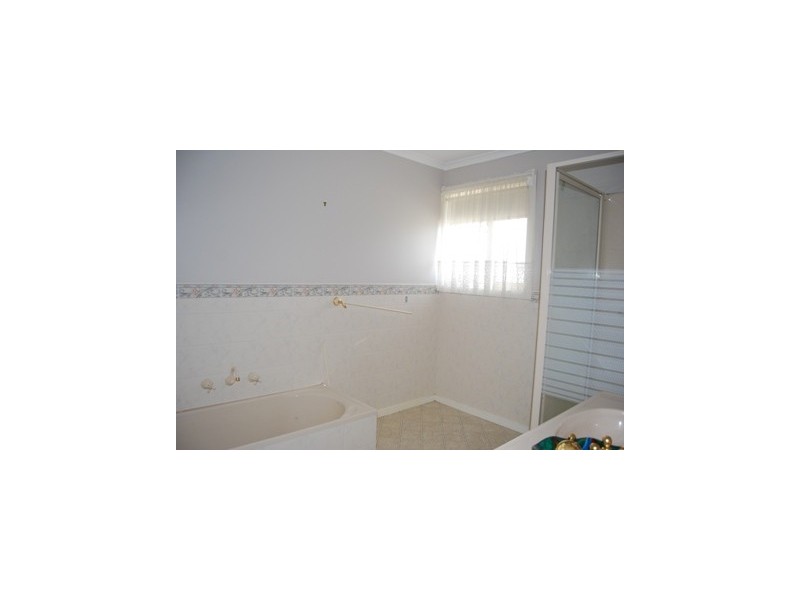 22 Rowe, Lakes Entrance VIC 3909