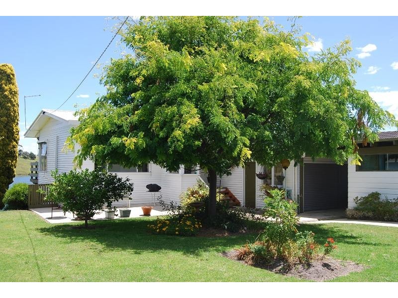 24 Ferndale Parade, Lakes Entrance VIC 3909