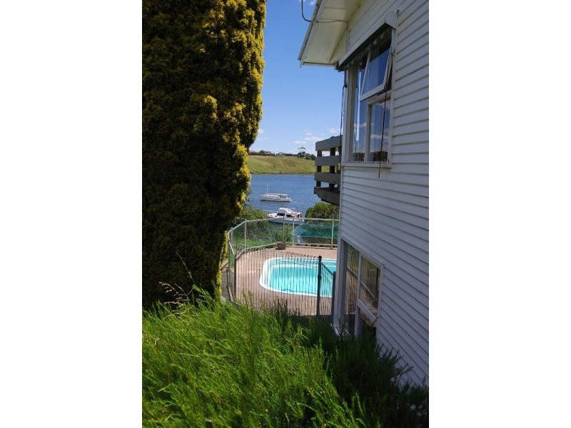 24 Ferndale Parade, Lakes Entrance VIC 3909