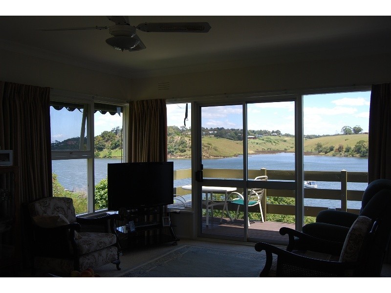 24 Ferndale Parade, Lakes Entrance VIC 3909