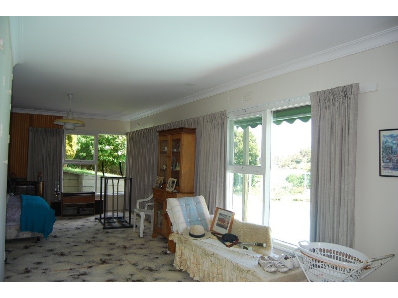 24 Ferndale Parade, Lakes Entrance VIC 3909