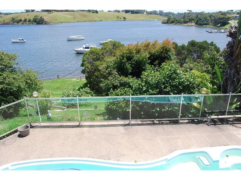 24 Ferndale Parade, Lakes Entrance VIC 3909