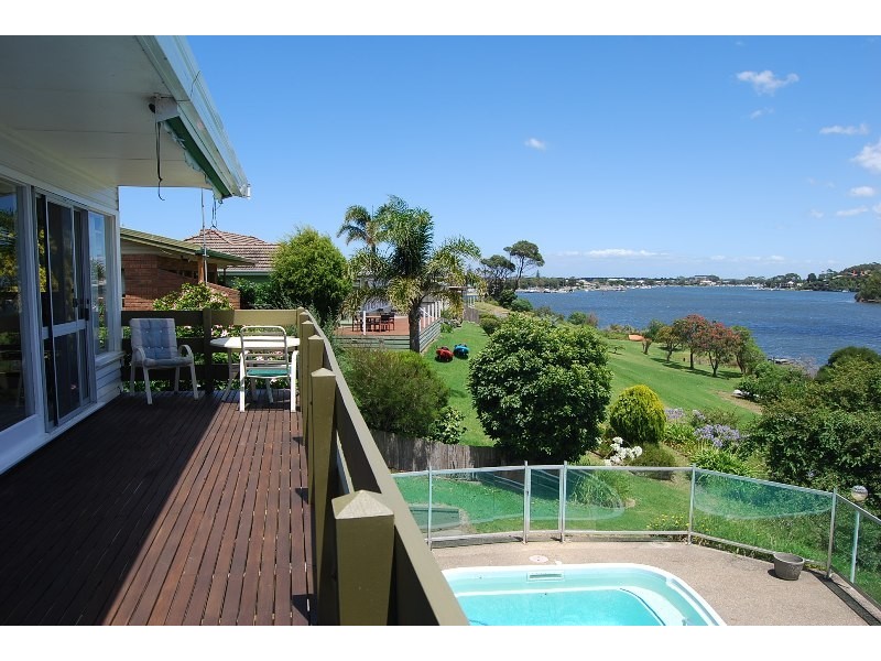 24 Ferndale Parade, Lakes Entrance VIC 3909