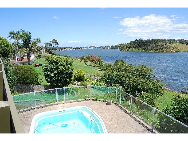 24 Ferndale Parade, Lakes Entrance VIC 3909