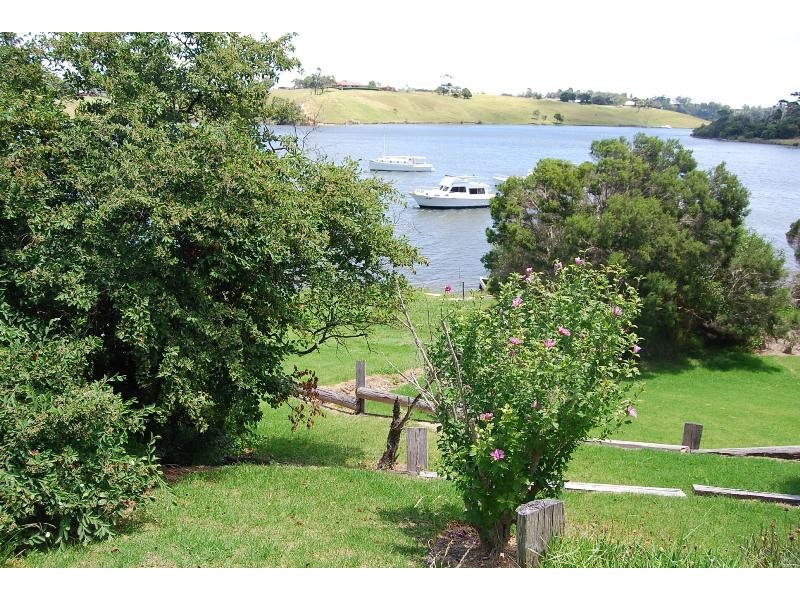 24 Ferndale Parade, Lakes Entrance VIC 3909