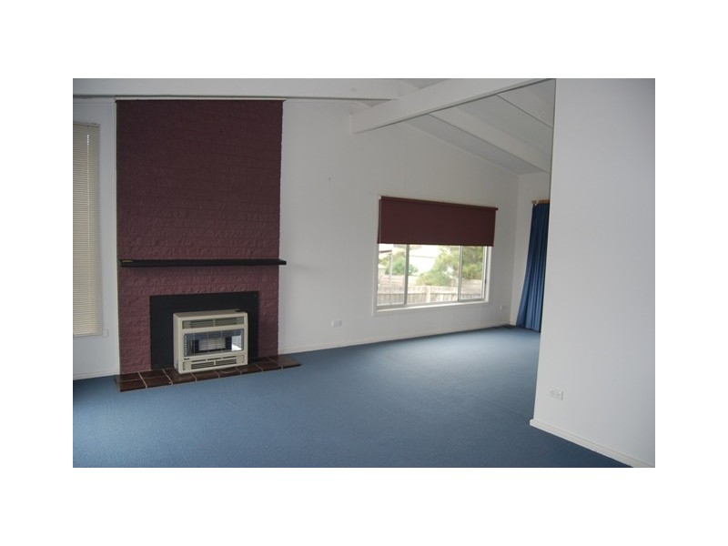 19 Hillcrest Way, Lakes Entrance VIC 3909