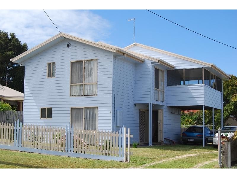3 Doyle Court, Lakes Entrance VIC 3909