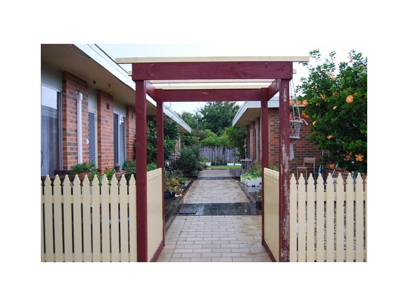 2/16 Heatherlea Grove, Lakes Entrance VIC 3909