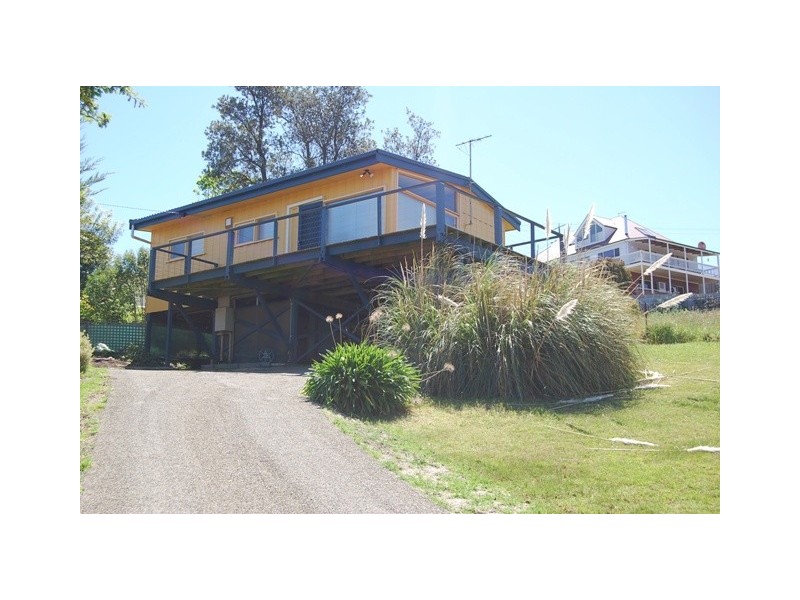 5 Outlook Avenue, Lakes Entrance VIC 3909