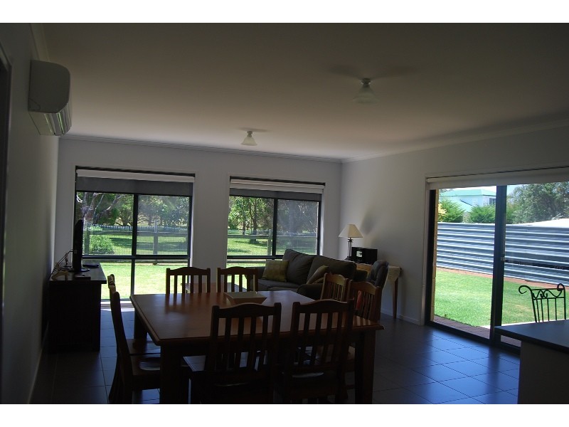 47 Eastern Beach Road, Lakes Entrance VIC 3909