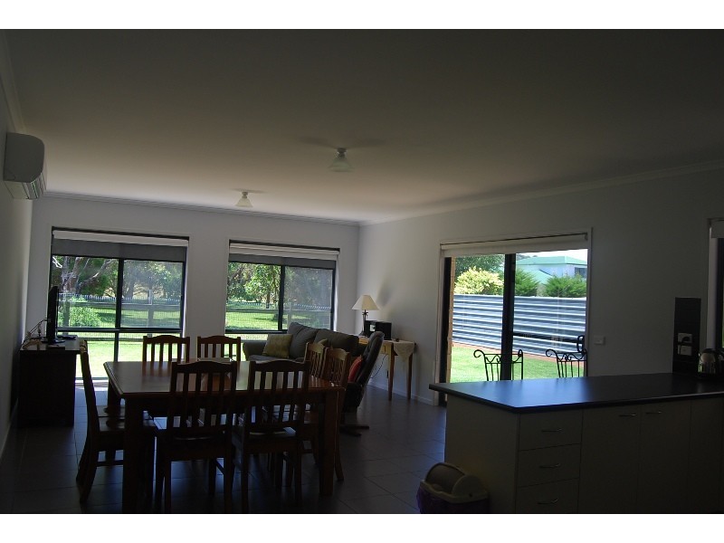 47 Eastern Beach Road, Lakes Entrance VIC 3909