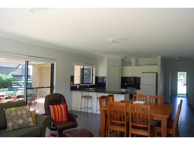 47 Eastern Beach Road, Lakes Entrance VIC 3909