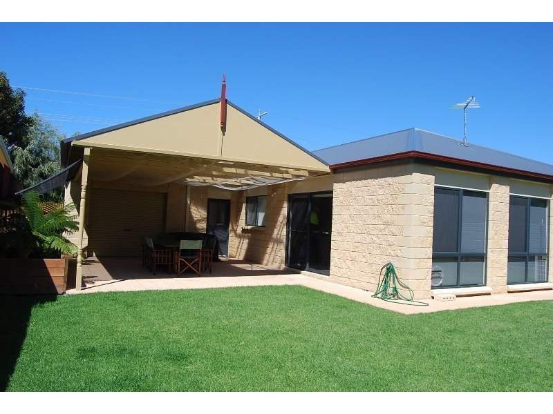 47 Eastern Beach Road, Lakes Entrance VIC 3909