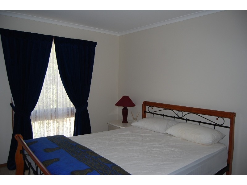 4 Uplands Avenue, Lakes Entrance VIC 3909