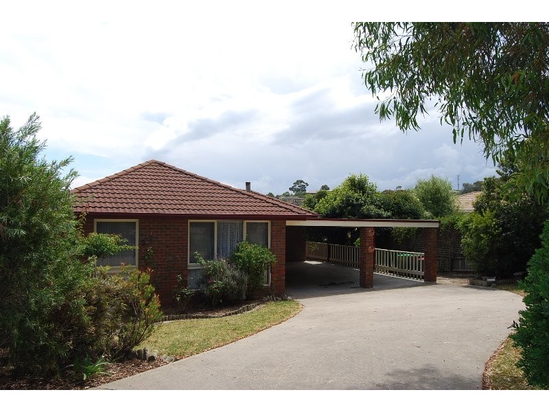 4 Uplands Avenue, Lakes Entrance VIC 3909