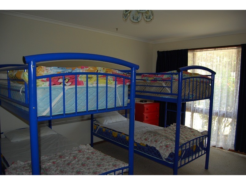 4 Uplands Avenue, Lakes Entrance VIC 3909