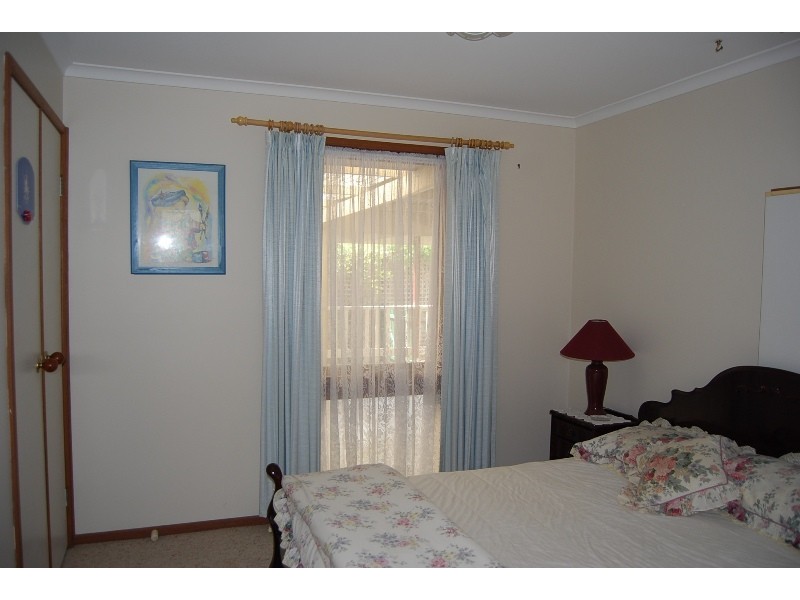 4 Uplands Avenue, Lakes Entrance VIC 3909