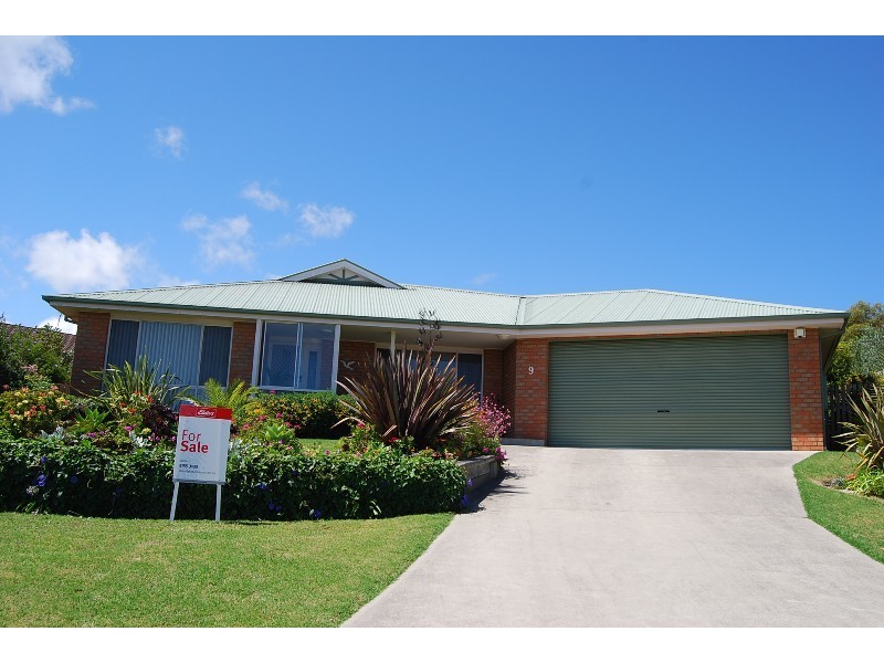 9 Clematis Court, Lakes Entrance VIC 3909