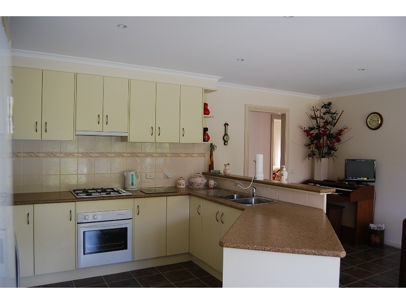 9 Clematis Court, Lakes Entrance VIC 3909