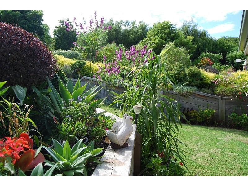 9 Clematis Court, Lakes Entrance VIC 3909