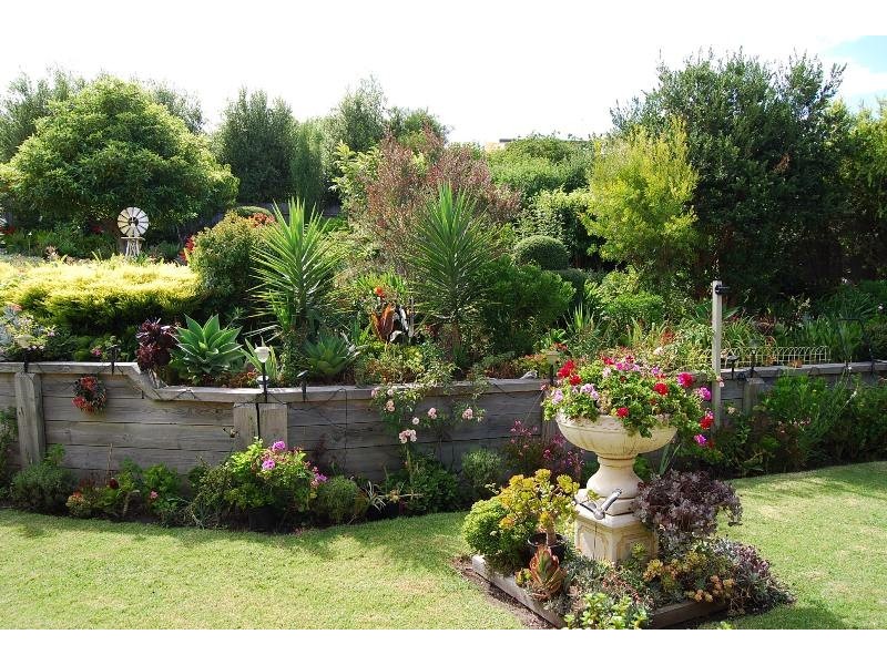 9 Clematis Court, Lakes Entrance VIC 3909