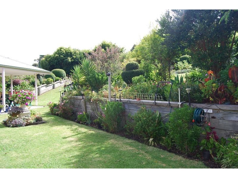 9 Clematis Court, Lakes Entrance VIC 3909