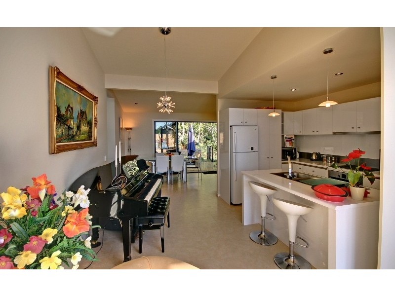 93 Seaview Parade, Lakes Entrance VIC 3909