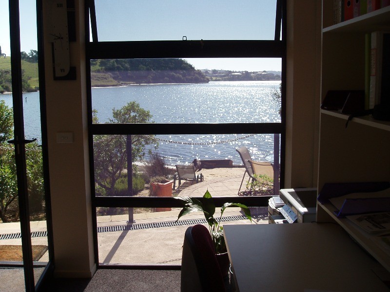 93 Seaview Parade, Lakes Entrance VIC 3909