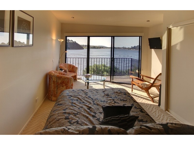 93 Seaview Parade, Lakes Entrance VIC 3909
