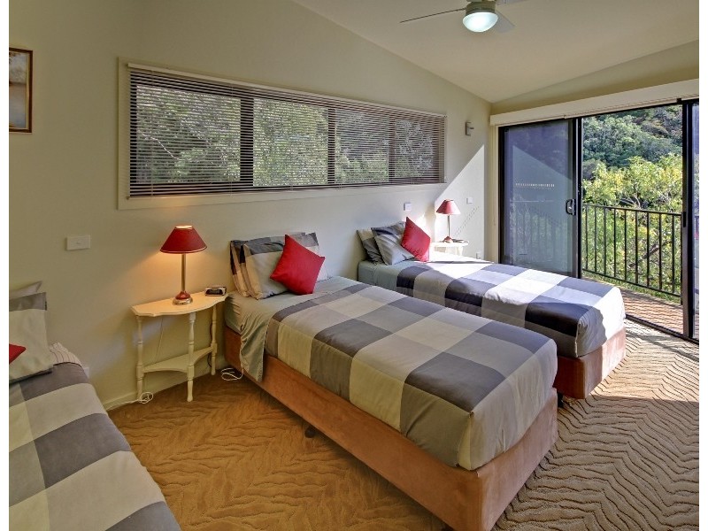 93 Seaview Parade, Lakes Entrance VIC 3909