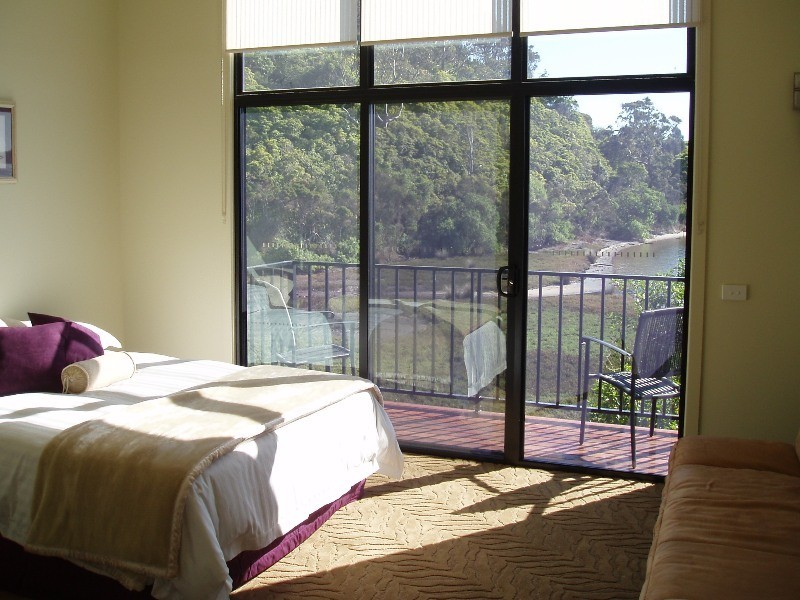 93 Seaview Parade, Lakes Entrance VIC 3909