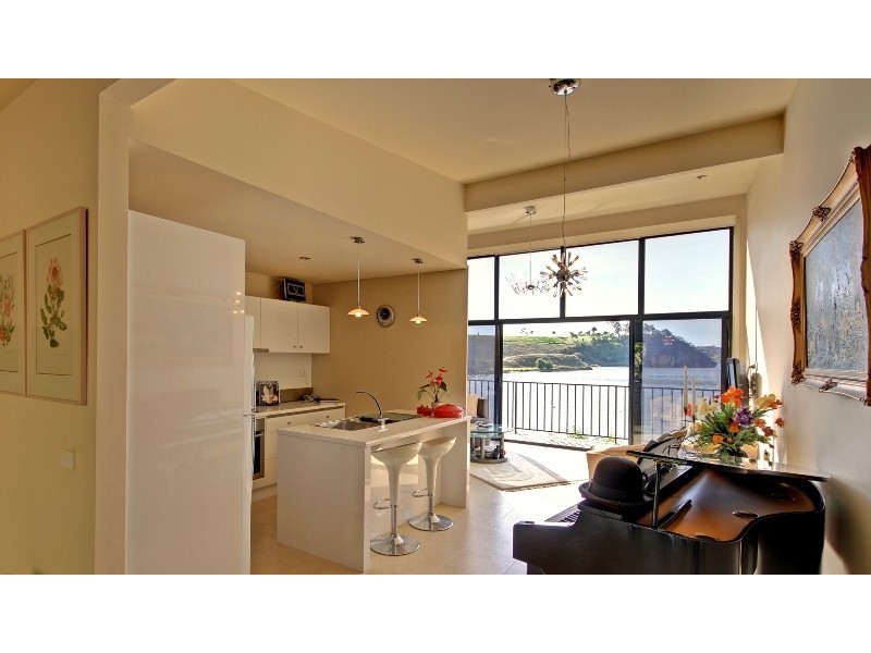 93 Seaview Parade, Lakes Entrance VIC 3909