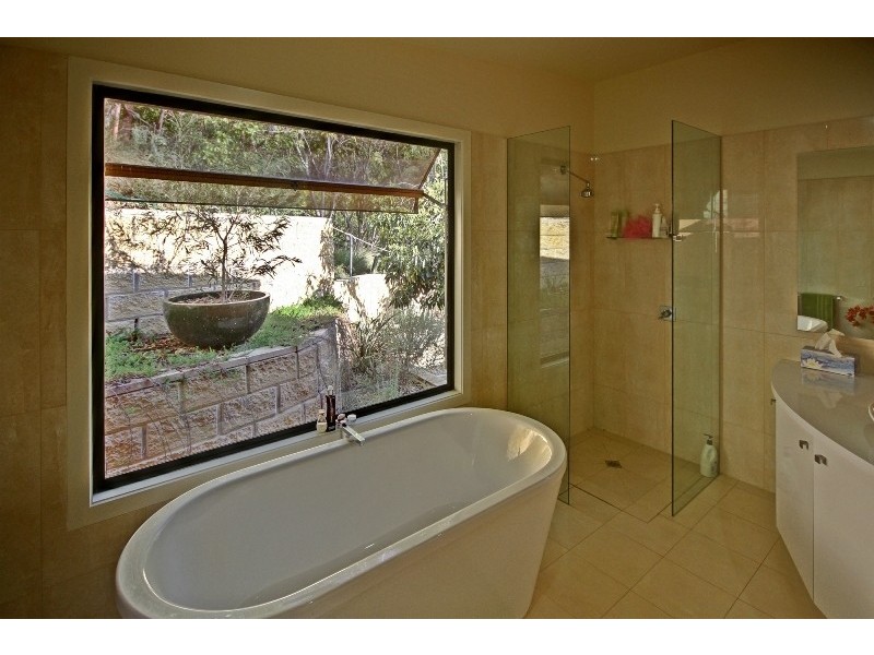 93 Seaview Parade, Lakes Entrance VIC 3909