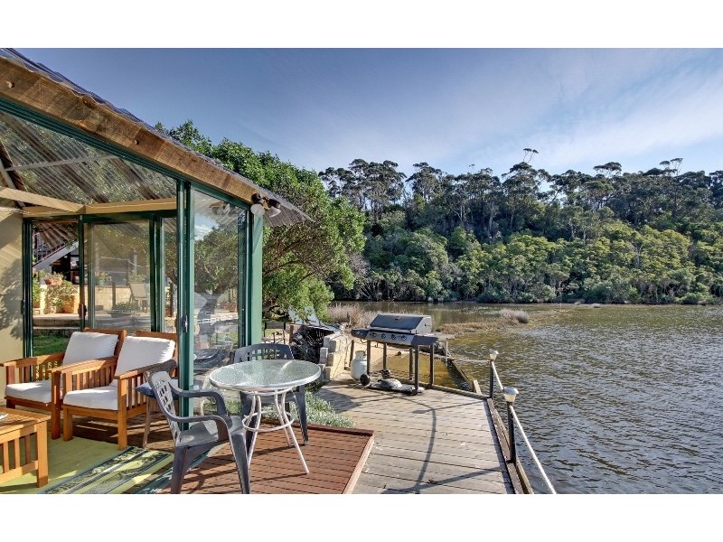 93 Seaview Parade, Lakes Entrance VIC 3909