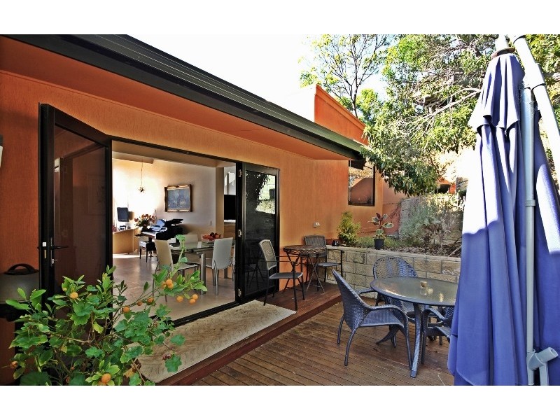 93 Seaview Parade, Lakes Entrance VIC 3909