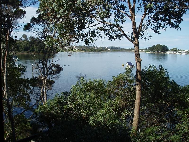 93 Seaview Parade, Lakes Entrance VIC 3909